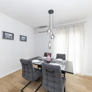 Alan Apartment